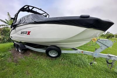 BOATZON | Yamaha Boats 252XE 2022