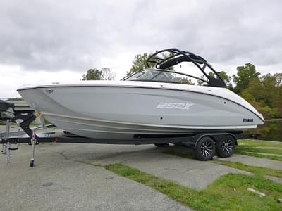 BOATZON | Yamaha Boats 252XE 2024