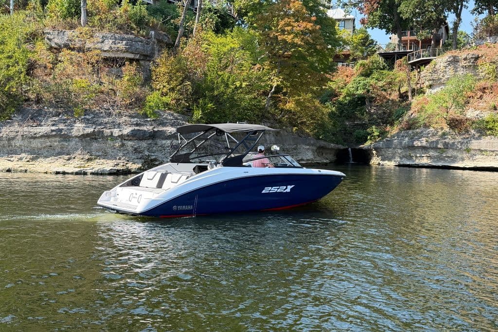 Yamaha Boats 252XE 2025