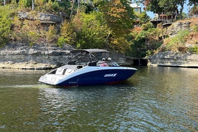 BOATZON | Yamaha Boats 252XE 2025