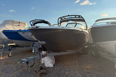 BOATZON | Yamaha Boats 252XE 2025