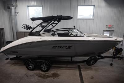 BOATZON | Yamaha Boats 252XE 2025 BOATZON | Yamaha Boats 252XE 2025