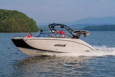 BOATZON | Yamaha Boats 252XE 2026