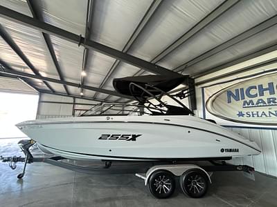 BOATZON | Yamaha Boats 255 X 2024