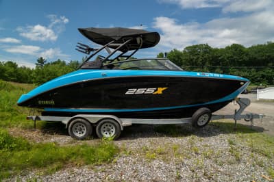 BOATZON | Yamaha Boats 255XD 2023