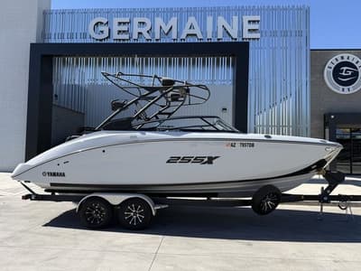 BOATZON | Yamaha Boats 255XD 2024