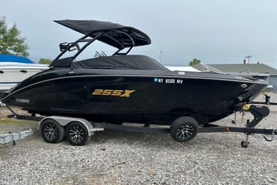 BOATZON | Yamaha Boats 255XD 2025