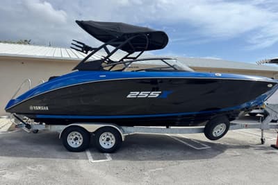 BOATZON | Yamaha Boats 255XD 2026