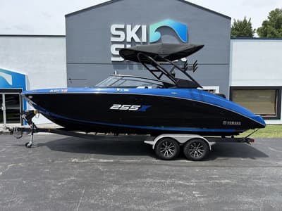 BOATZON | Yamaha Boats 255XD 2026
