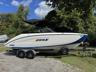 BOATZON | Yamaha Boats 255XE 2026 BOATZON | Yamaha Boats 255XE 2026