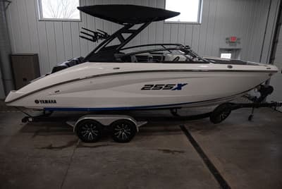 BOATZON | Yamaha Boats 255XE 2026 BOATZON | Yamaha Boats 255XE 2026