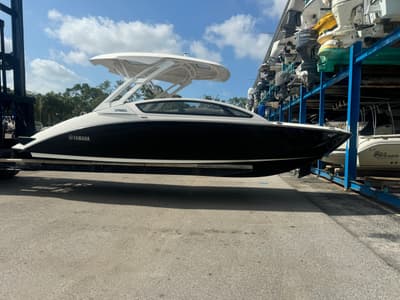 BOATZON | Yamaha Boats 275SD 2022