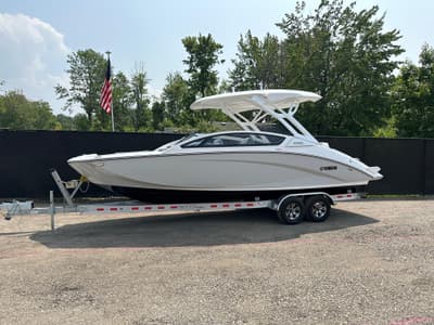 BOATZON | Yamaha Boats 275SD 2023