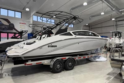 BOATZON | Yamaha Boats 275SE 2025