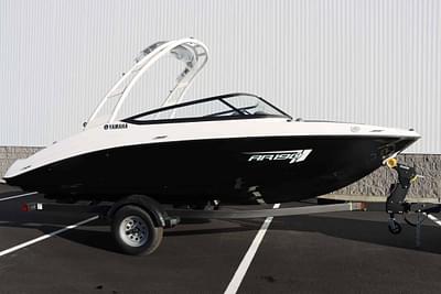 BOATZON | Yamaha Boats AR190 2025