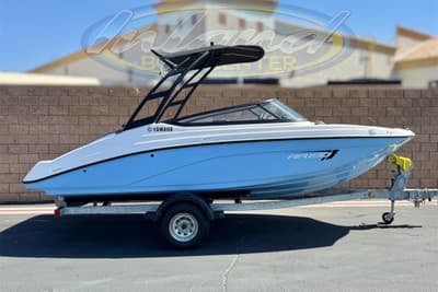 BOATZON | Yamaha Boats AR190 2025