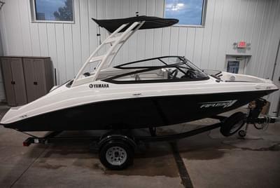 BOATZON | Yamaha Boats AR190 2025