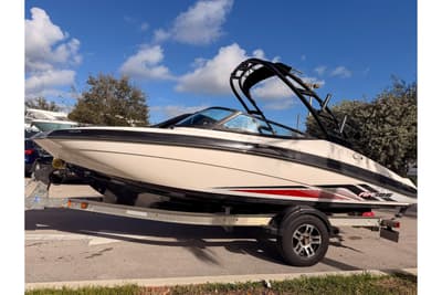 BOATZON | Yamaha Boats AR195 2017