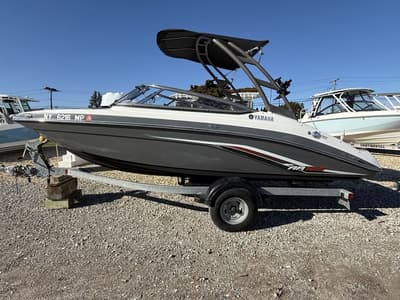 BOATZON | Yamaha Boats AR195 2019