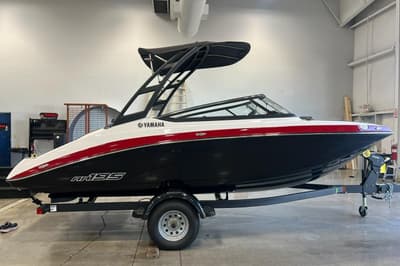 BOATZON | Yamaha Boats AR195 2025