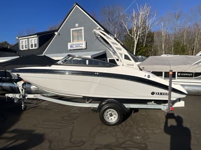 BOATZON | Yamaha Boats AR195 2025