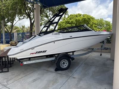 BOATZON | Yamaha Boats AR195 2025