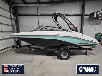 BOATZON | Yamaha Boats AR195 2026