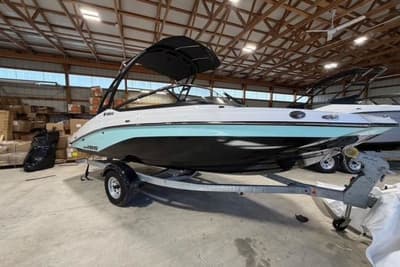 BOATZON | Yamaha Boats AR195 2026