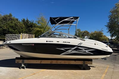 BOATZON | Yamaha Boats AR210 2011