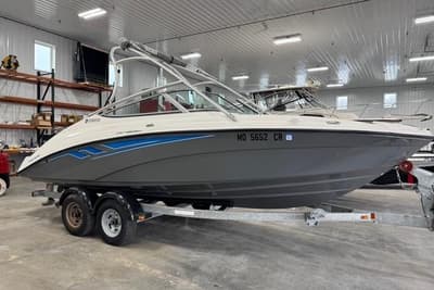 BOATZON | Yamaha Boats AR210 2015