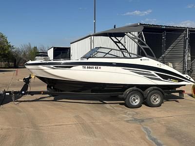 BOATZON | Yamaha Boats AR210 2018