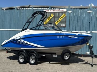 BOATZON | Yamaha Boats AR210 2019