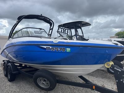 BOATZON | Yamaha Boats AR210 2019