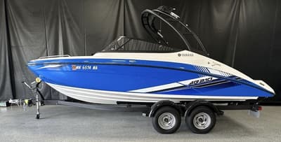 BOATZON | Yamaha Boats AR210 2019