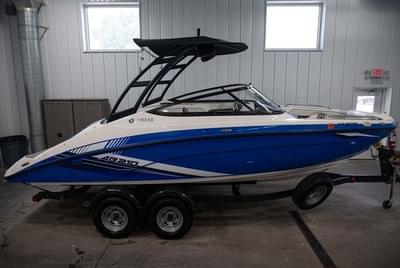 BOATZON | Yamaha Boats AR210 2019