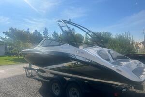 BOATZON | Yamaha Boats AR210 2019