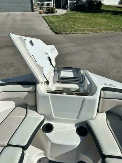 BOATZON | Yamaha Boats AR210 2019