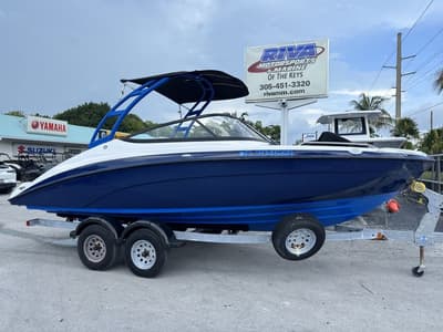BOATZON | Yamaha Boats AR210 2020