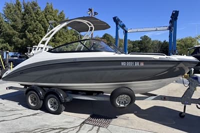 BOATZON | Yamaha Boats AR210 2020