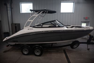 BOATZON | Yamaha Boats AR210 2020