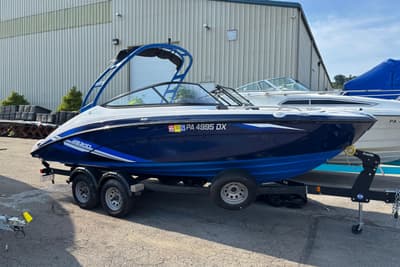 BOATZON | Yamaha Boats AR210 2020