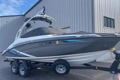 BOATZON | Yamaha Boats AR210 2020
