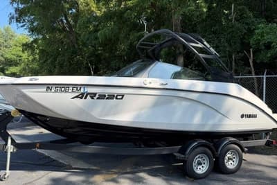 BOATZON | Yamaha Boats AR220 2023