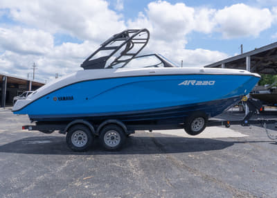 BOATZON | Yamaha Boats AR220 2023