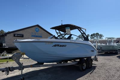 BOATZON | Yamaha Boats AR220 2024