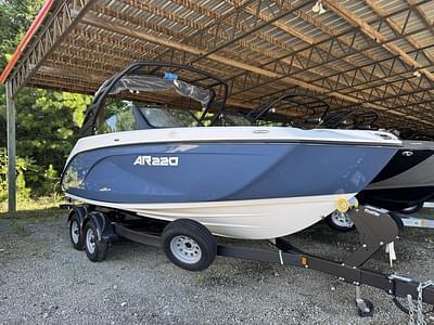 BOATZON | Yamaha Boats AR220 2025