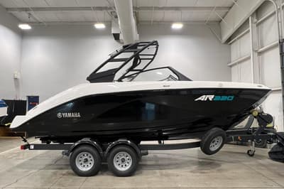 BOATZON | Yamaha Boats AR220 2025