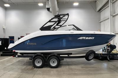 BOATZON | Yamaha Boats AR220 2025