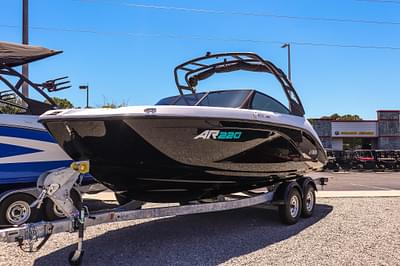 BOATZON | Yamaha Boats AR220 2025