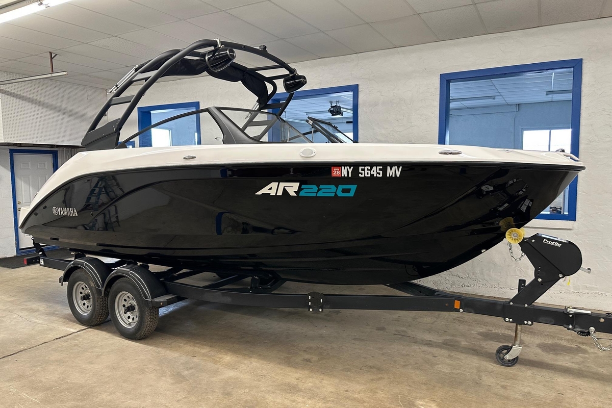 2025 Yamaha Boats AR220 - Sold Boat